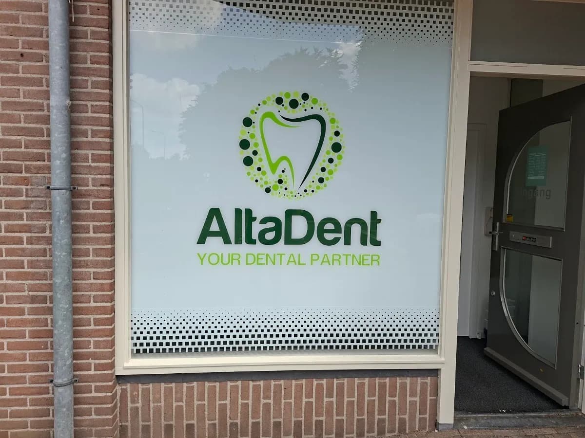 AltaDent Clinic — foto uit de Google-vermelding van de praktijk