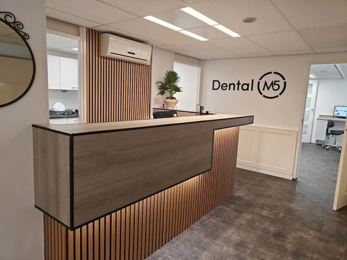 Dental M5 — foto uit de Google-vermelding van de praktijk