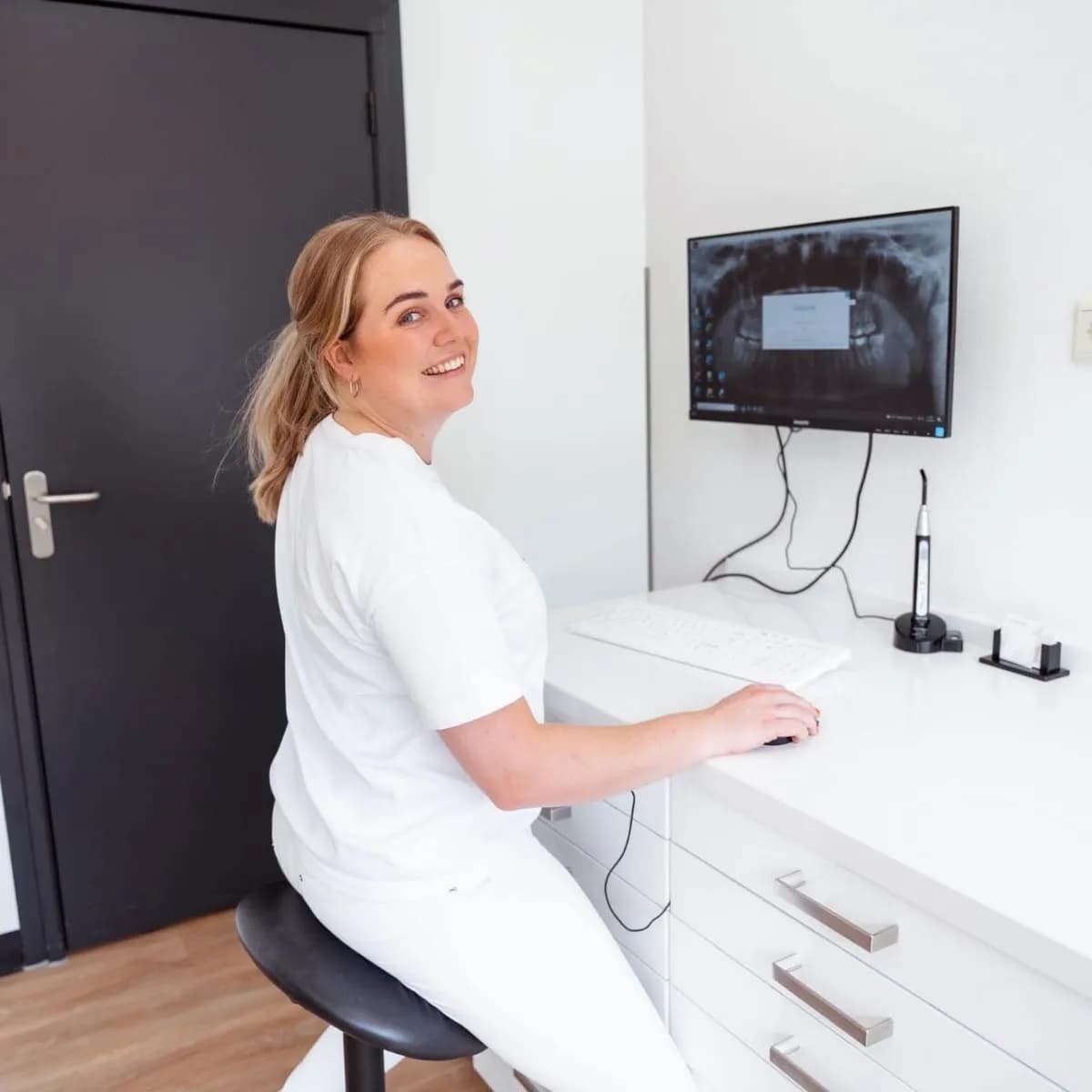 Mondhygiënist Lienke Bron — foto uit de Google-vermelding van de praktijk