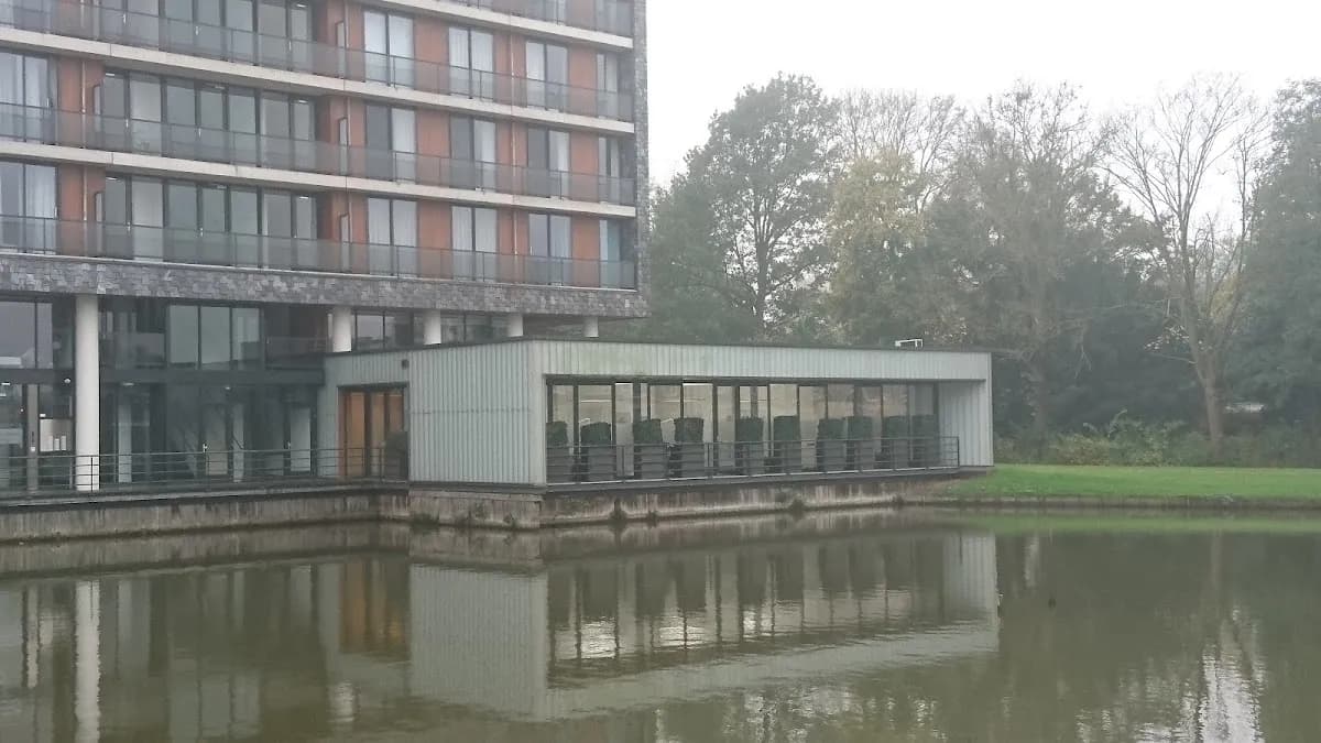 P C J Middelweerd — foto uit de Google-vermelding van de praktijk