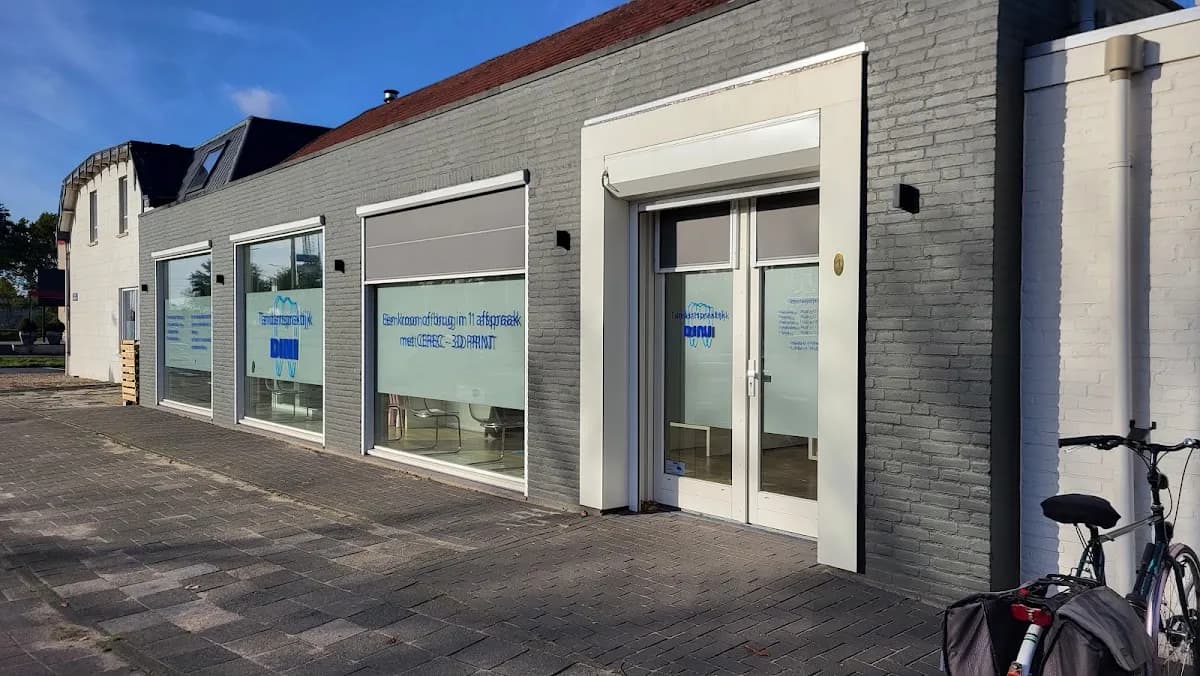 Tandartspraktijk Dini — foto uit de Google-vermelding van de praktijk