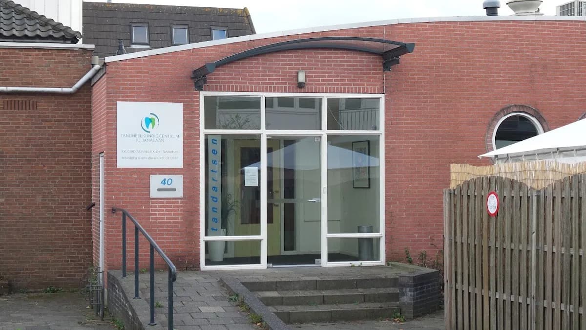Tandheelkundig Centrum Julianalaan — foto uit de Google-vermelding van de praktijk