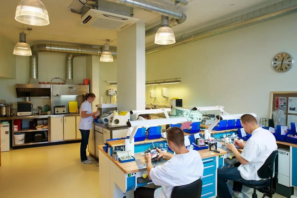 Tandheelkundig Centrum Wilhelminapier — foto uit de Google-vermelding van de praktijk