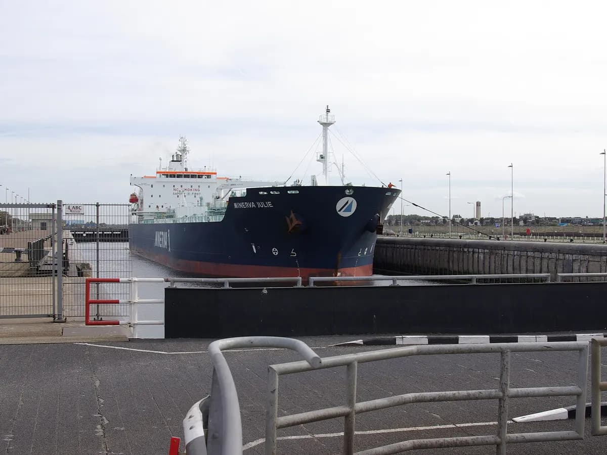 IJmuiden: een groot sluizencomplex aan het Noordzeekanaal