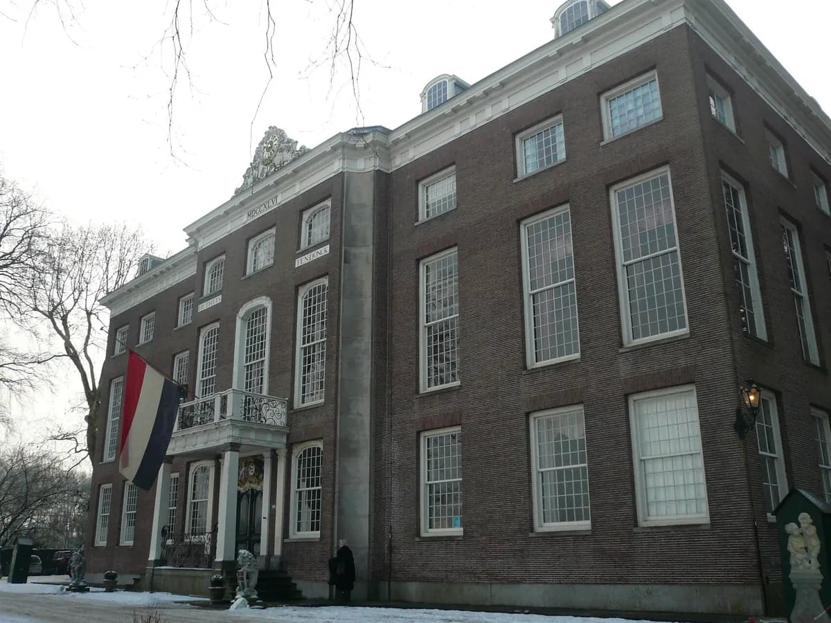 Ridderkerk: een achttiende-eeuws landhuis met parkbos aan de Noord