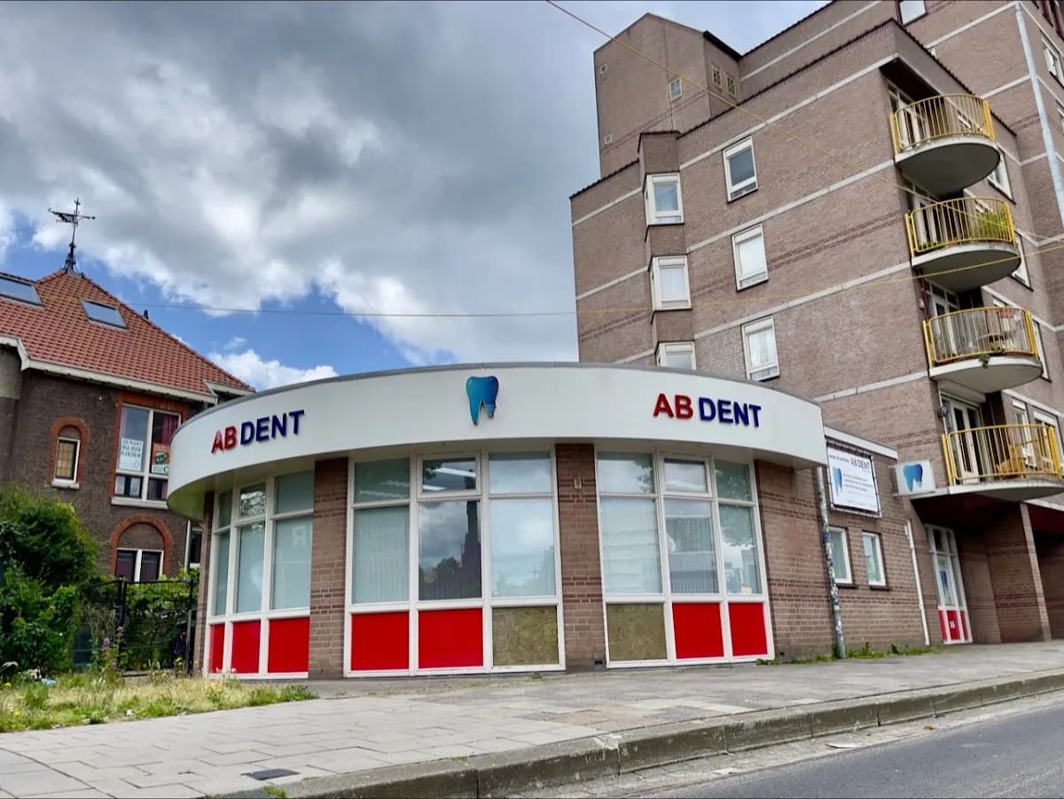 AB dent🦷 — foto uit de Google-vermelding van de praktijk