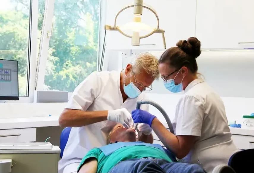 Implantologie — foto uit de Google-vermelding van de praktijk