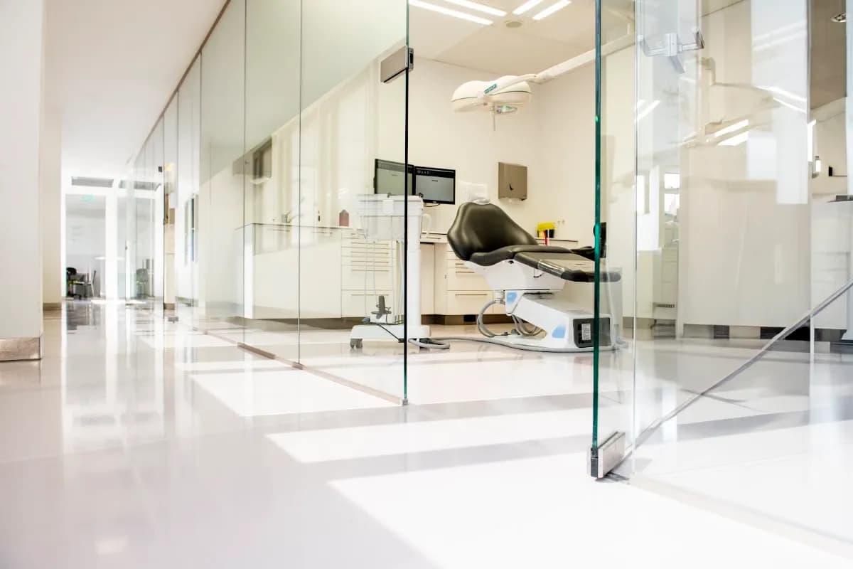 Ordentall, specialistische tandheelkundige kliniek in Rotterdam voor parodontologie en implantologie. — foto uit de Google-vermelding van de praktijk