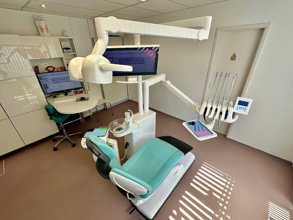 Tandartspraktijk KARICLINIC — foto uit de Google-vermelding van de praktijk