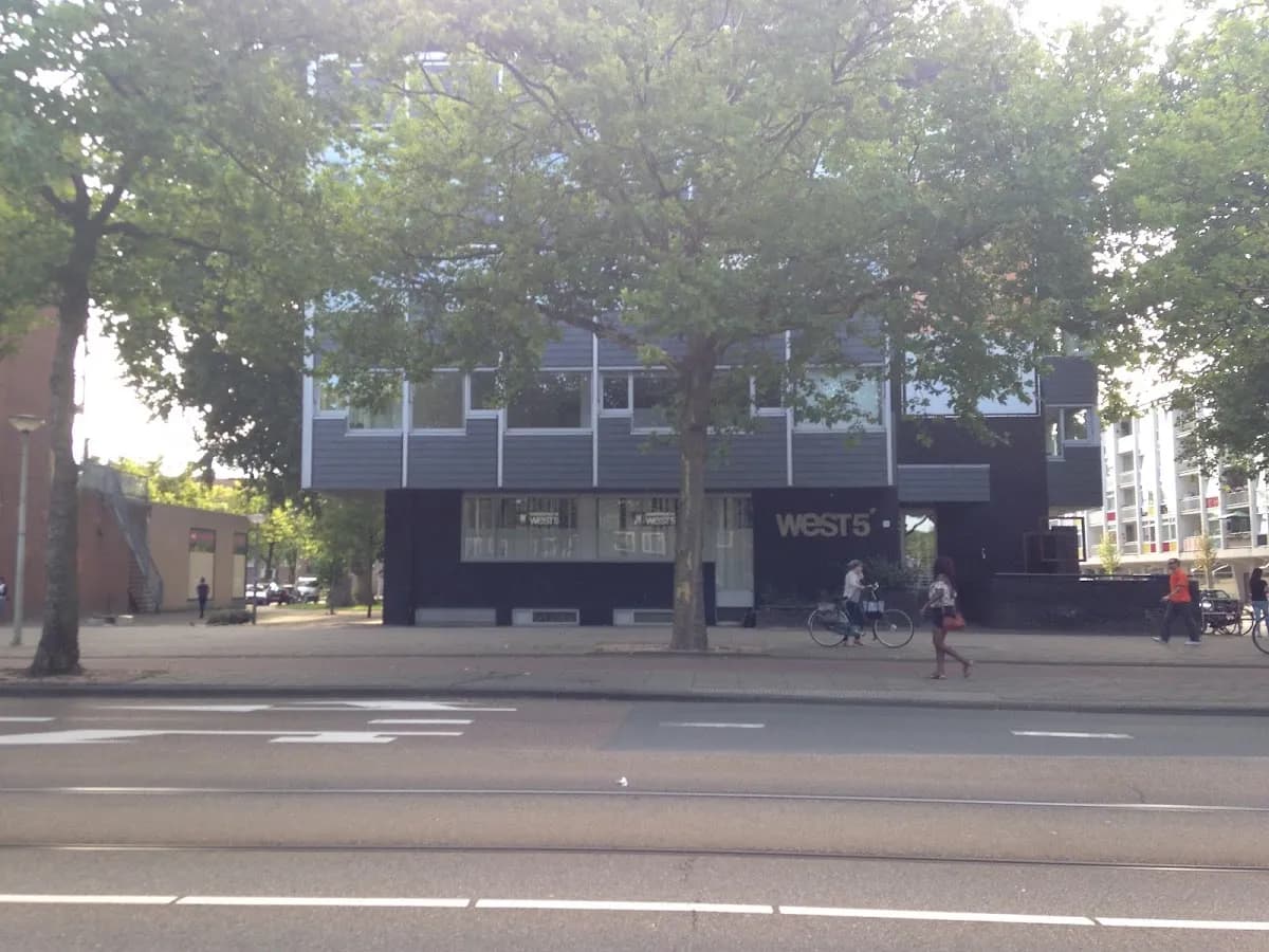 Tandartspraktijk West 5 Modern Dental Care — foto uit de Google-vermelding van de praktijk