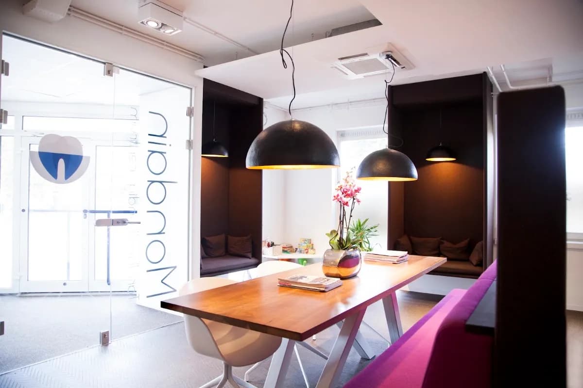Tandheelkundig Centrum Mondain — foto uit de Google-vermelding van de praktijk
